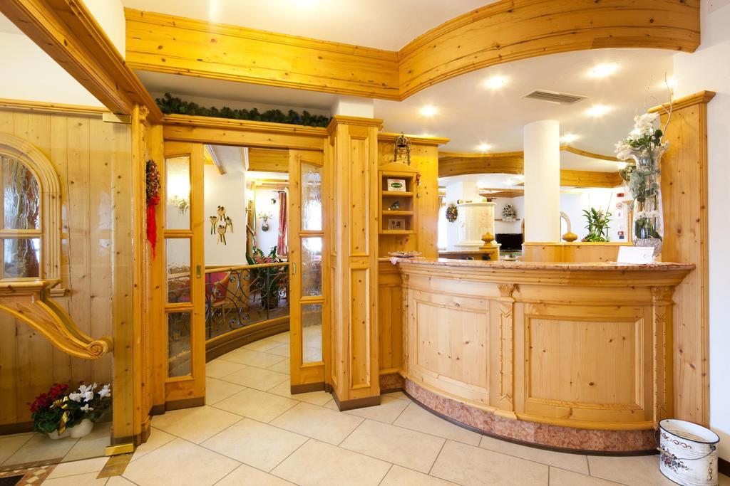 Hotel Garni Laura Arabba Bagian luar foto