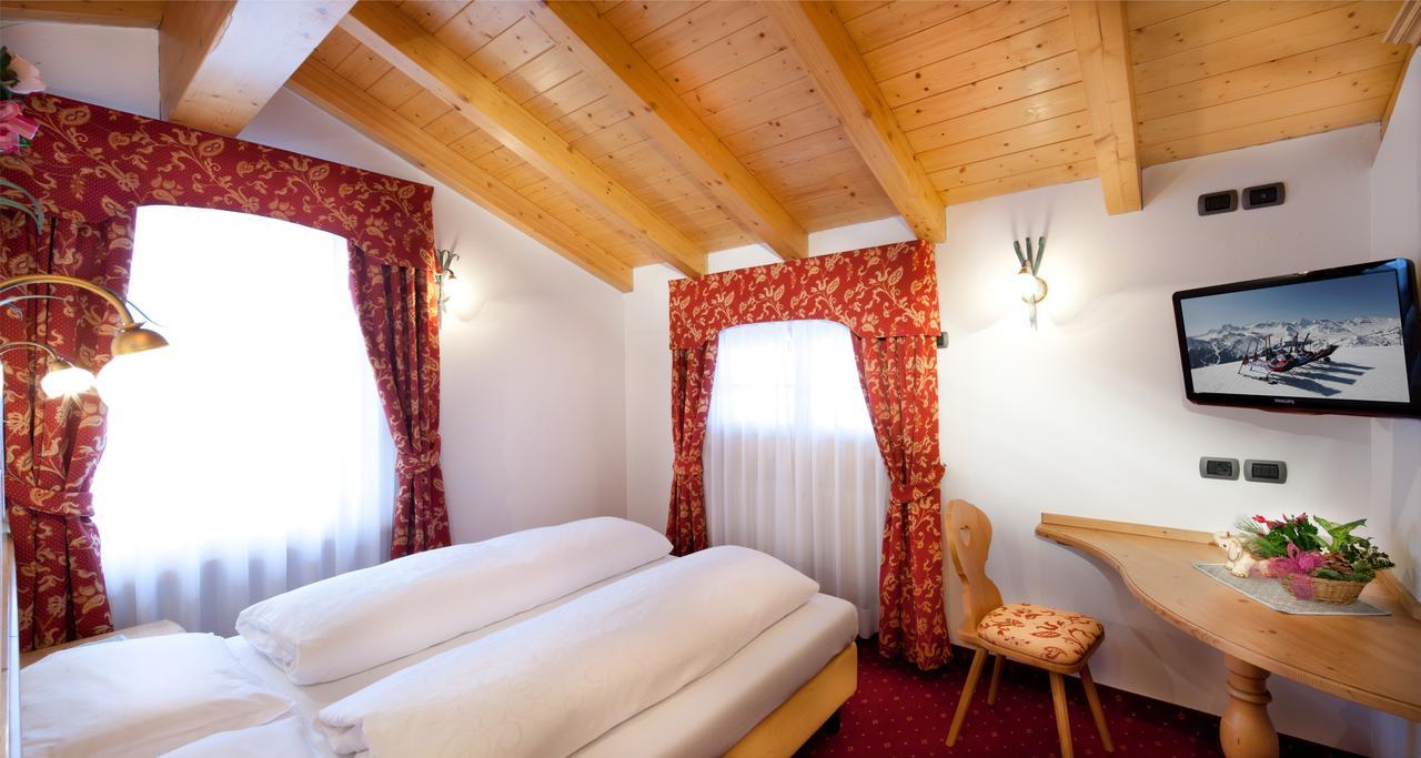 Hotel Garni Laura Arabba Bagian luar foto
